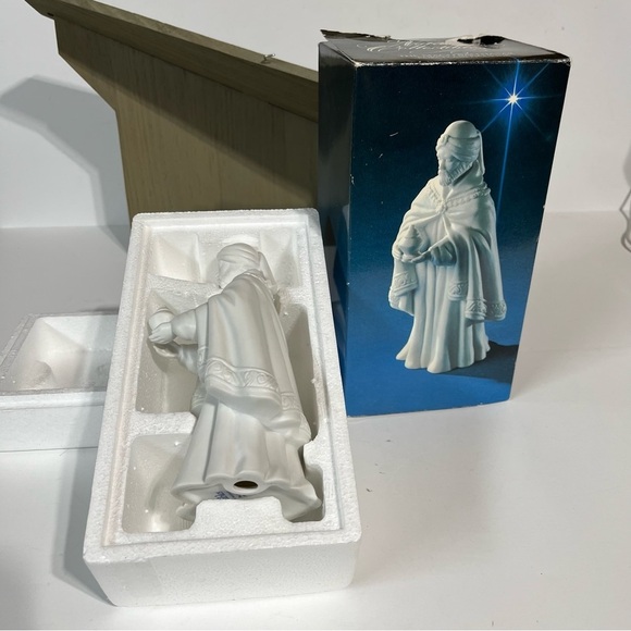 Vintage Avon Nativity Collectibles Magi Balthasar Bisque Porcelain Figurine 1982 - Picture 11 of 11